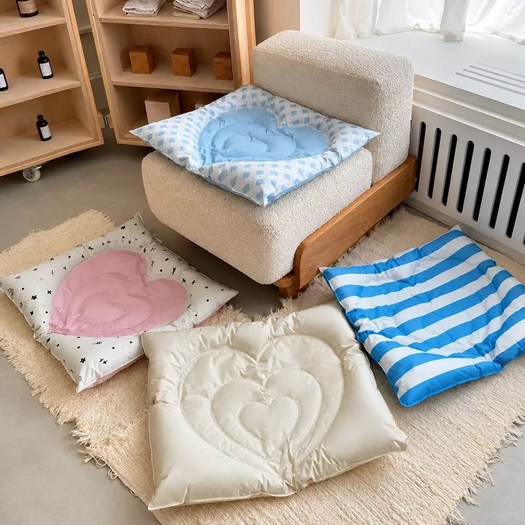 Heart-Shaped Waterproof Pet Mat for Cats and Dogs