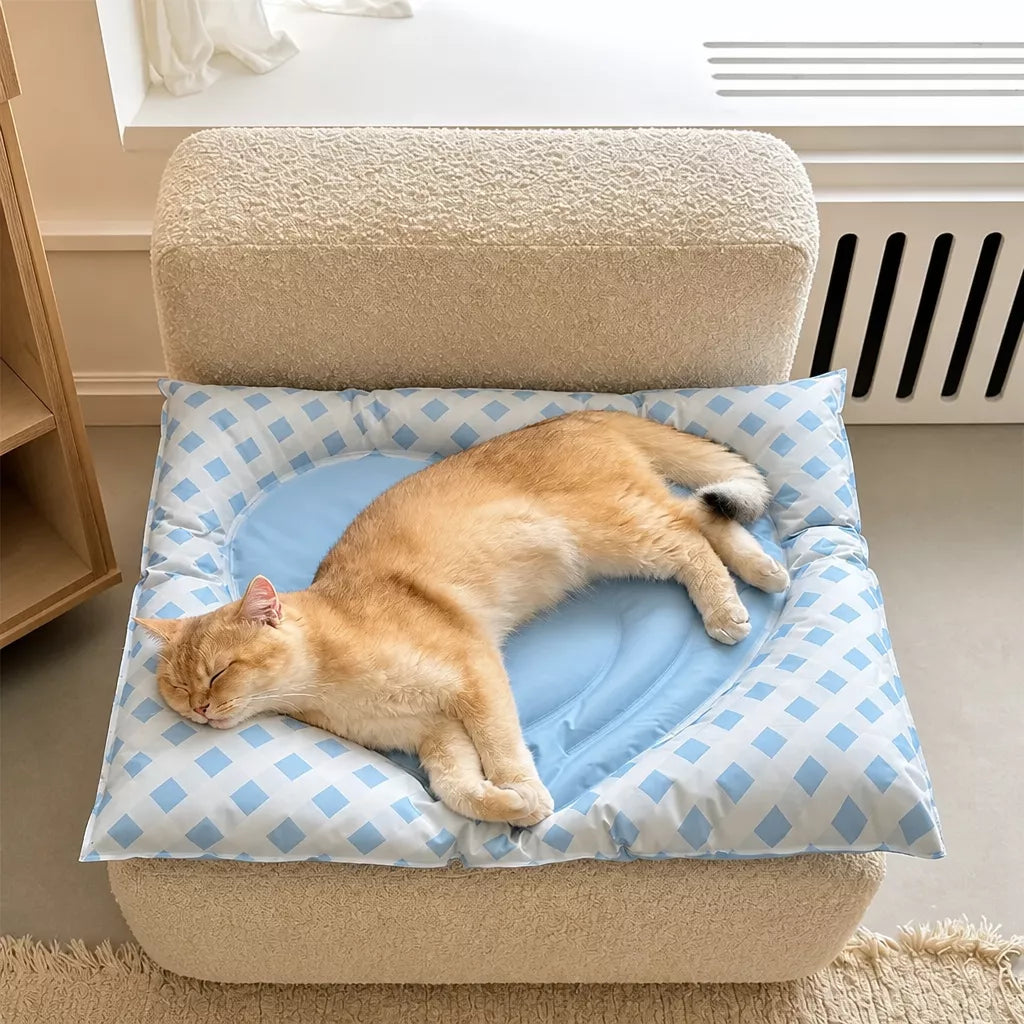 Heart-Shaped Waterproof Pet Mat for Cats and Dogs