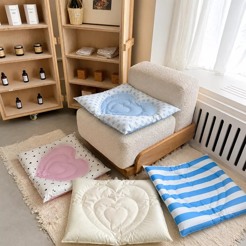 Heart-Shaped Waterproof Pet Mat for Cats and Dogs