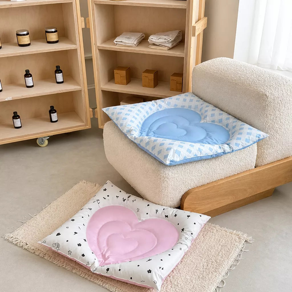 Heart-Shaped Waterproof Pet Mat for Cats and Dogs