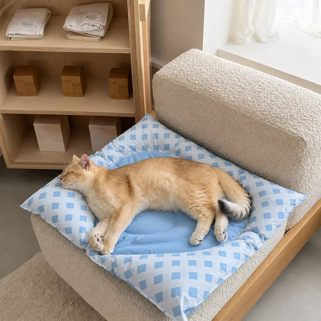 Heart-Shaped Waterproof Pet Mat for Cats and Dogs