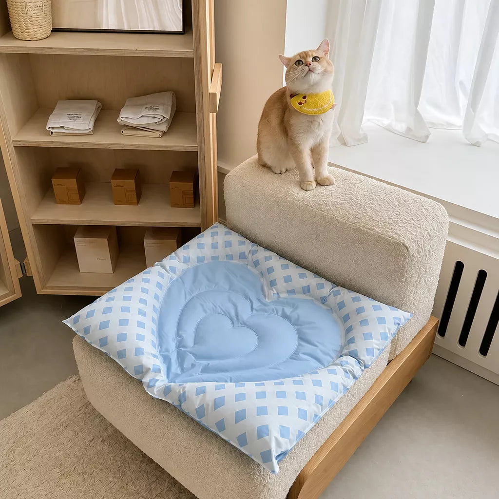 Heart-Shaped Waterproof Pet Mat for Cats and Dogs
