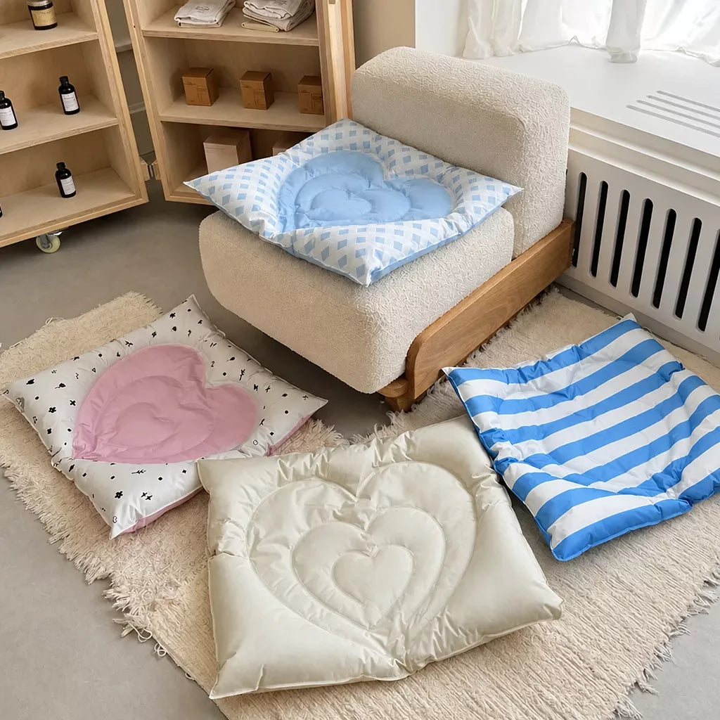 Heart-Shaped Waterproof Pet Mat for Cats and Dogs