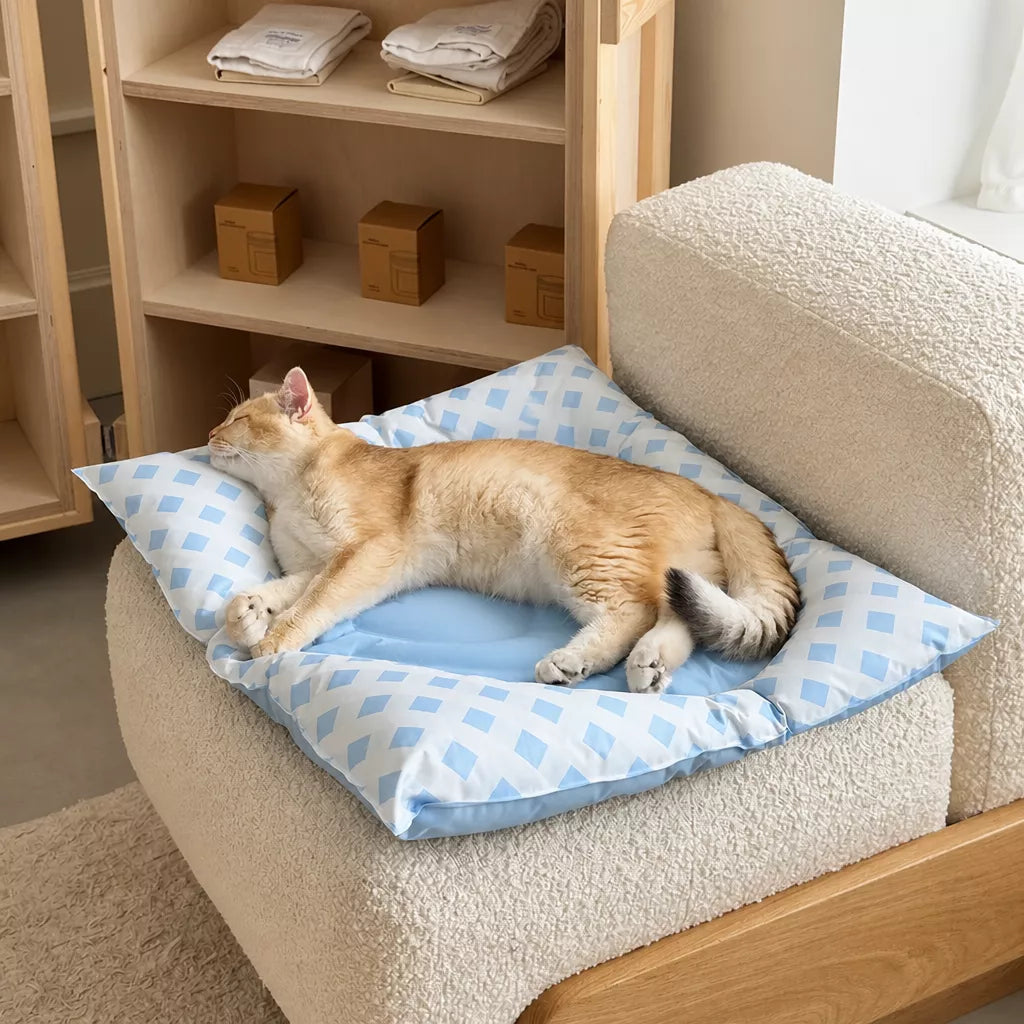 Heart-Shaped Waterproof Pet Mat for Cats and Dogs