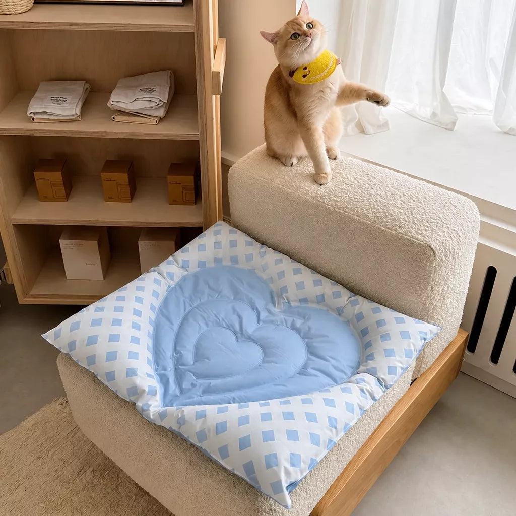 Heart-Shaped Waterproof Pet Mat for Cats and Dogs