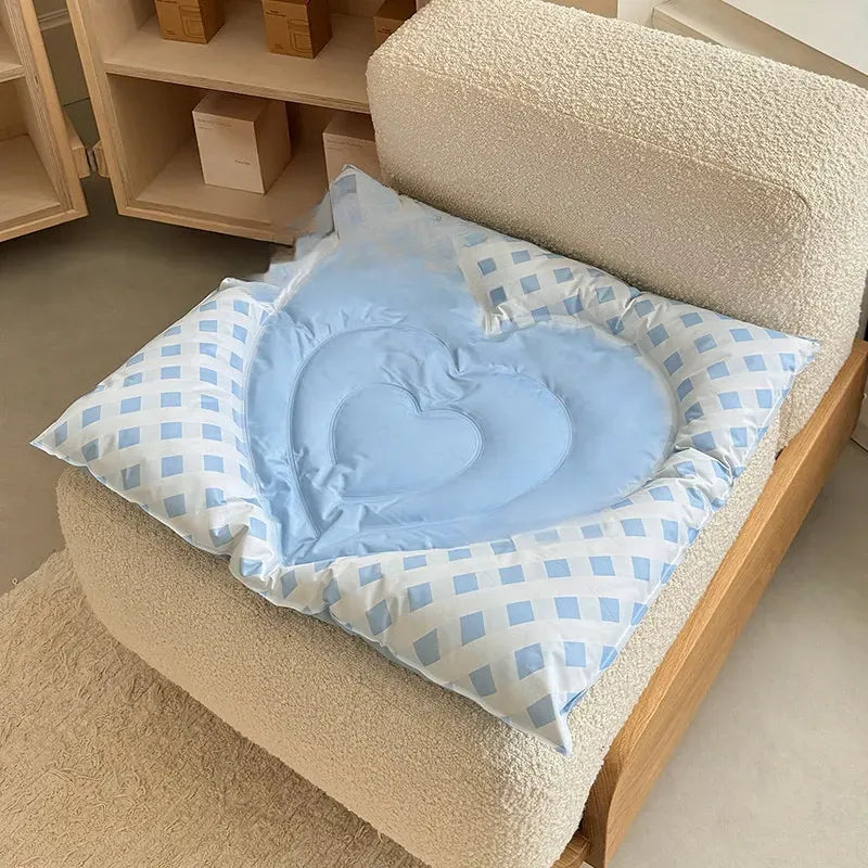 Heart-Shaped Waterproof Pet Mat for Cats and Dogs